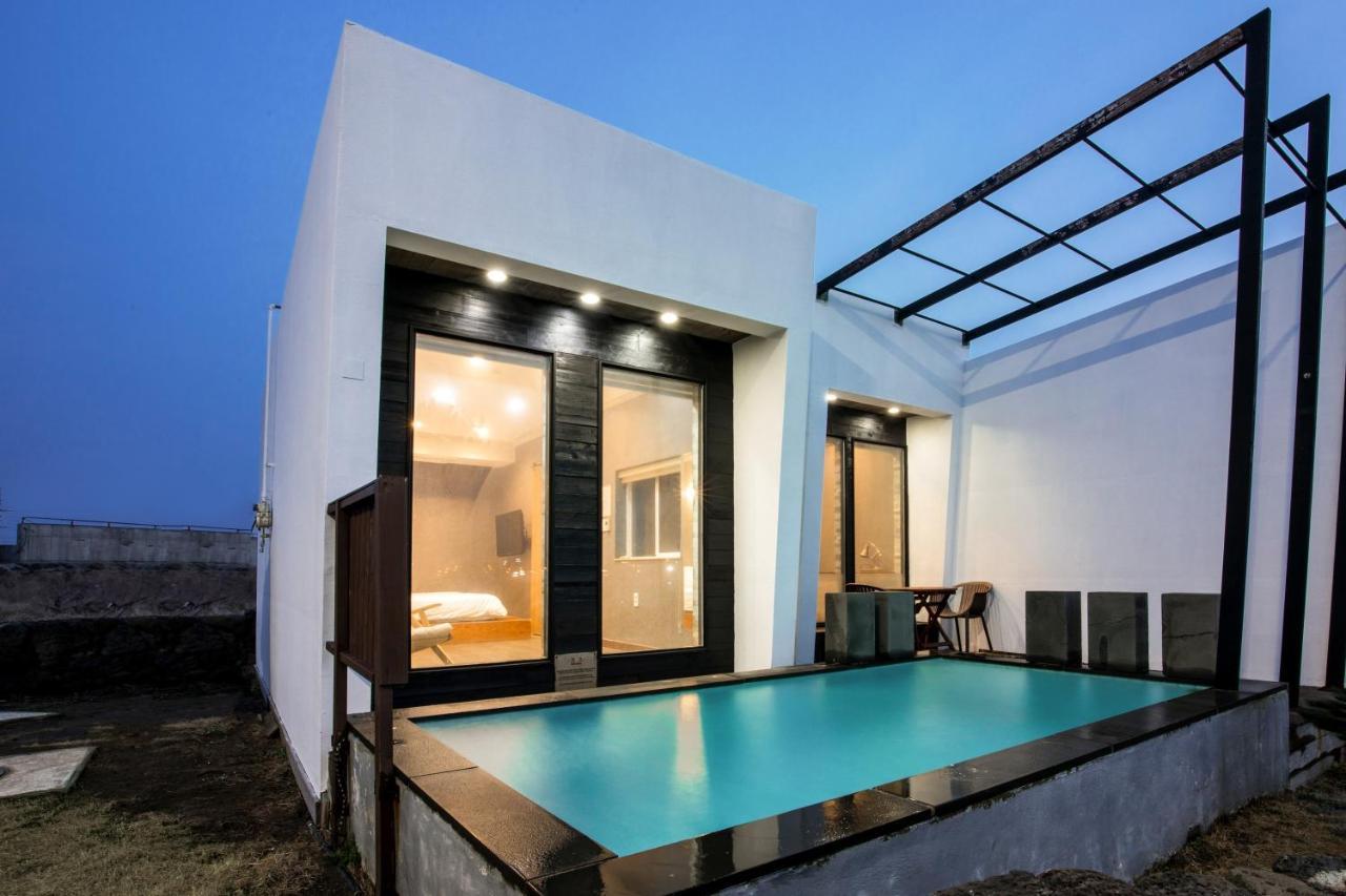 Aqua Beautique Poolvilla Jeju Exterior photo