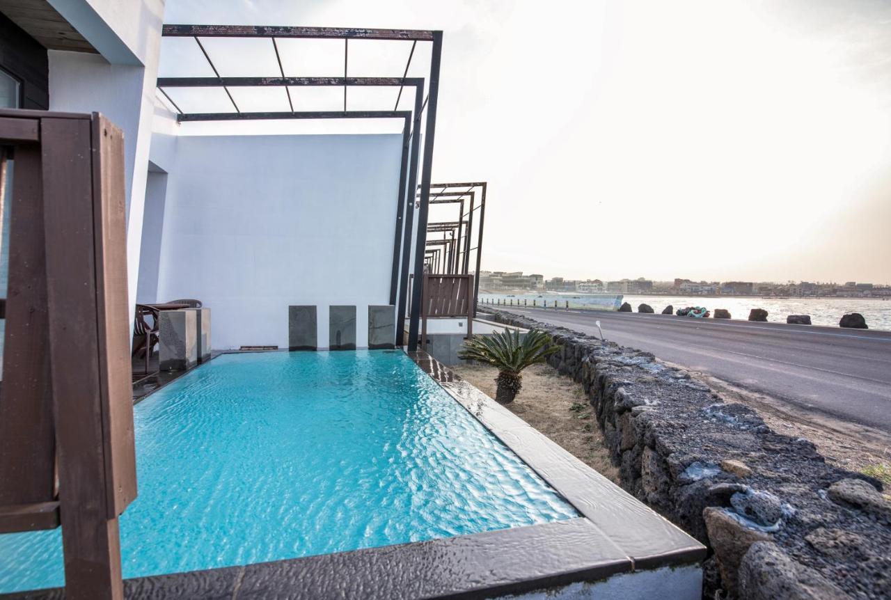 Aqua Beautique Poolvilla Jeju Exterior photo
