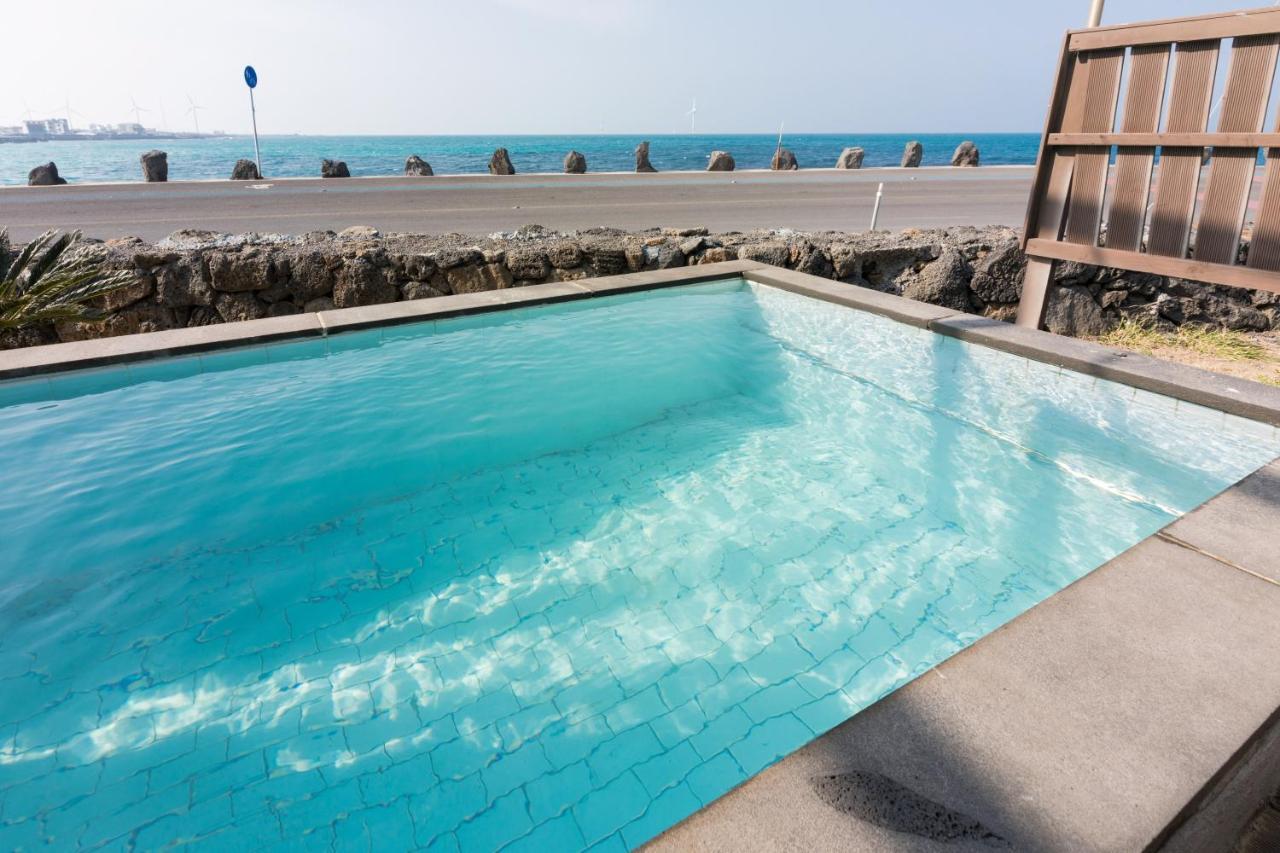 Aqua Beautique Poolvilla Jeju Exterior photo