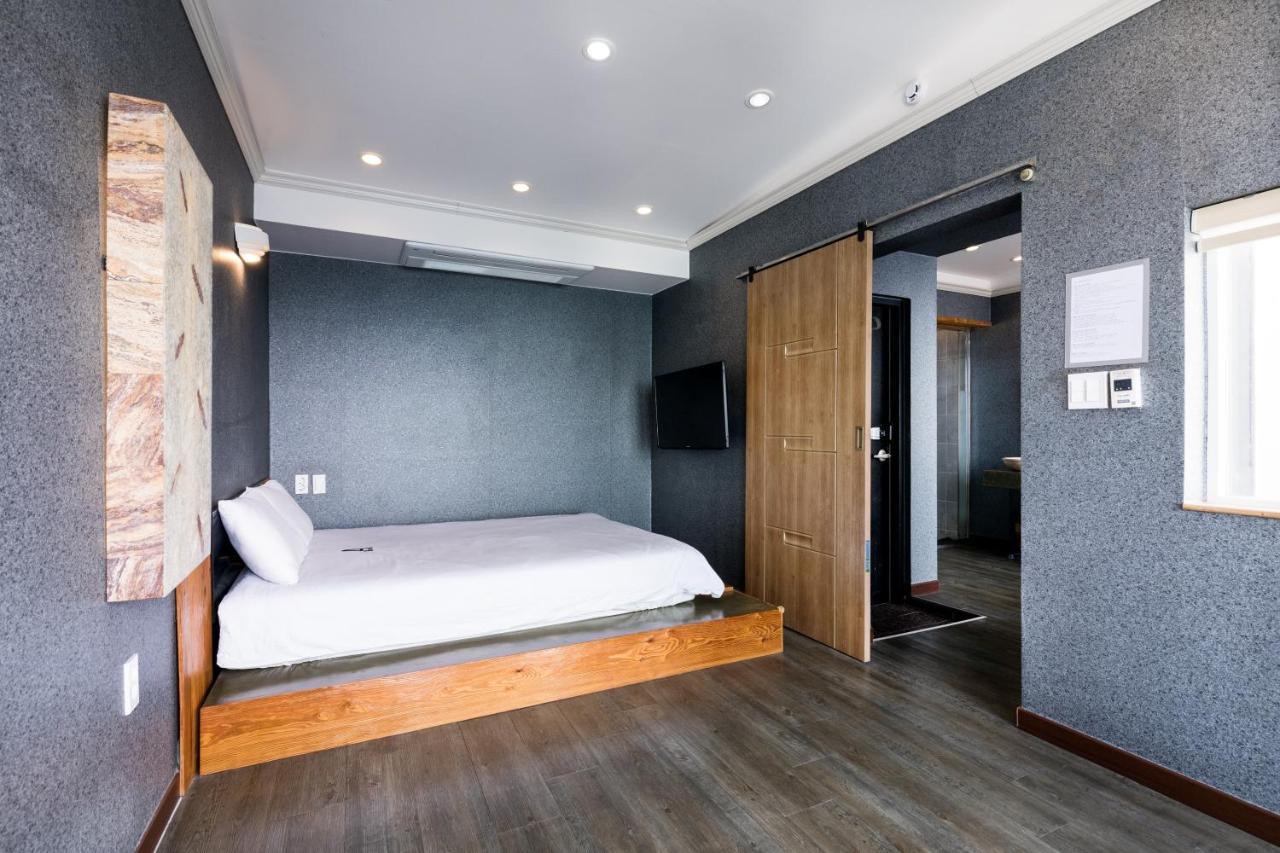 Aqua Beautique Poolvilla Jeju Exterior photo